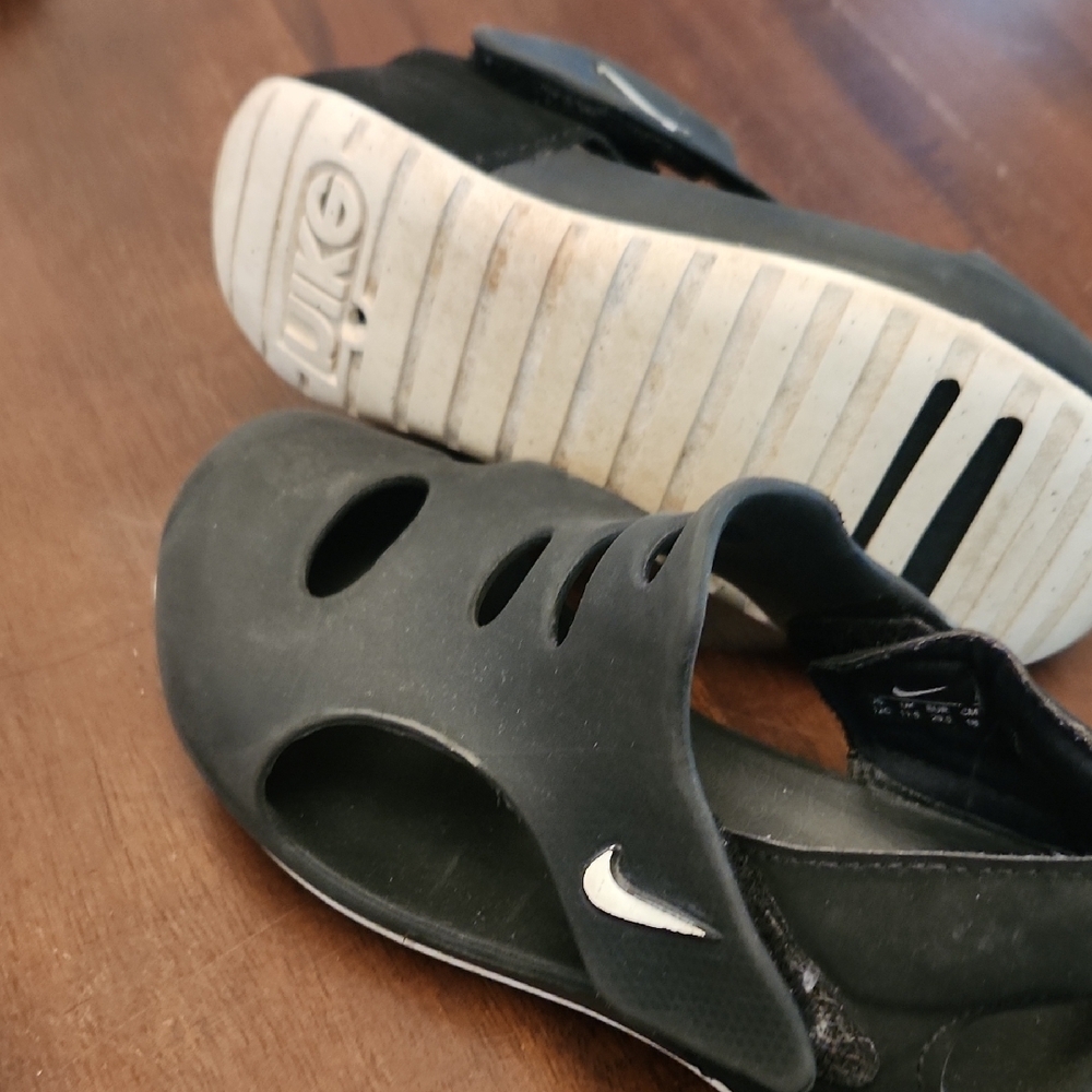 Nike Black Sandals Slip-On Comfort - Picture 3 of 3